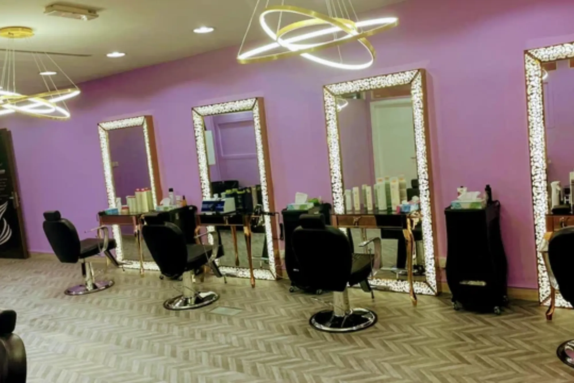 Discover Radiance at Streaks Beauty Salon | Elata Beauty Haven
